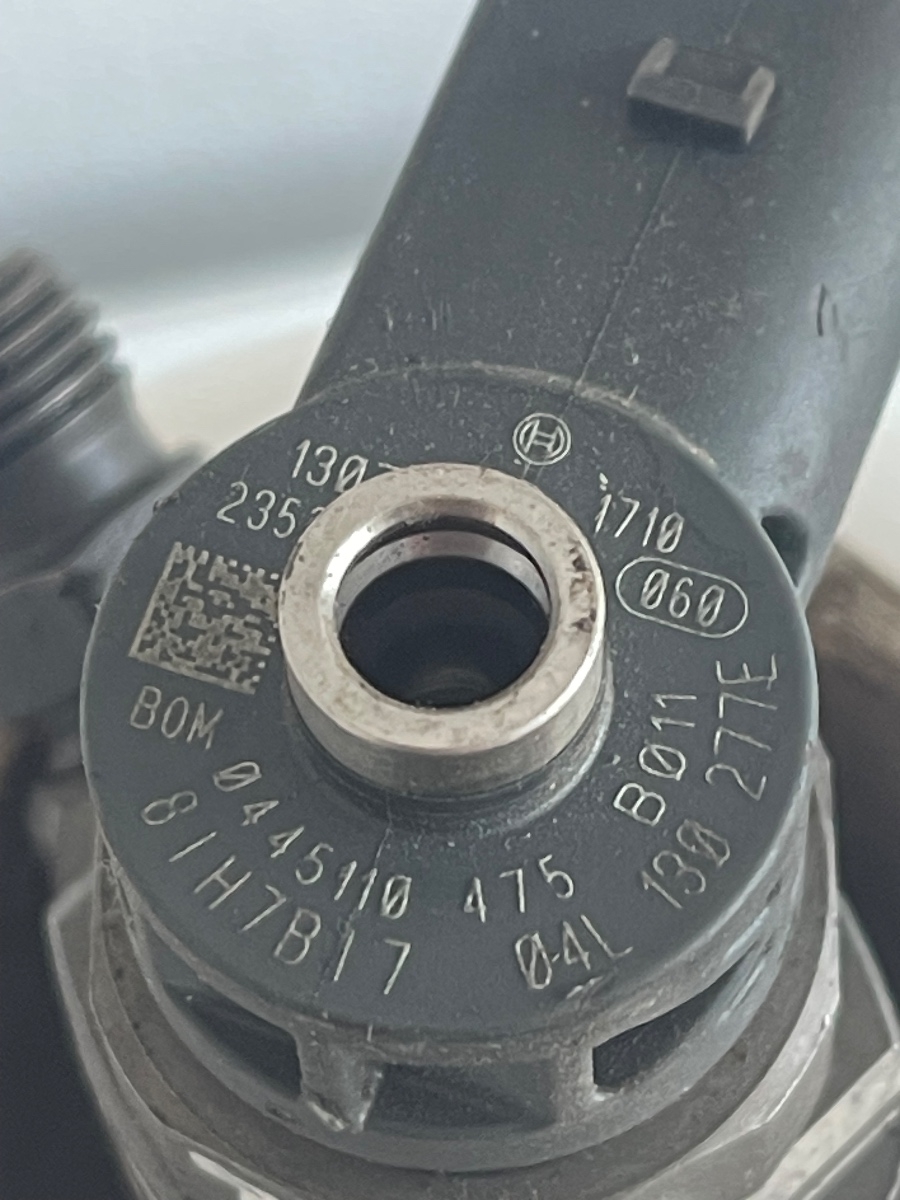 Injector combustibil VOLKSWAGEN GOLF VII 5G1, BE1 2012 - > 2.0TDI 04L130277E 0445110475 – foto 2