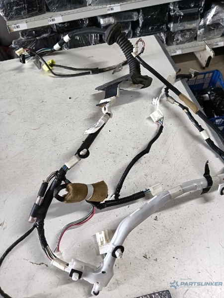 Instalatie electrica usa stanga fata TOYOTA LAND CRUISER 150 (TRJ15_, KDJ15_, GRJ15_, GDJ15_) [ 2009  OEM 8215160b30 – foto 2