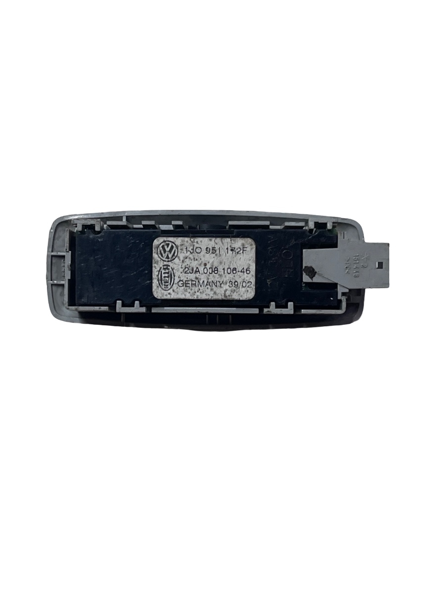 Lampa interioara habitaclu dreapta fata VOLKSWAGEN GOLF IV 1J1 1997 - 2007 1J0951172F – foto 2