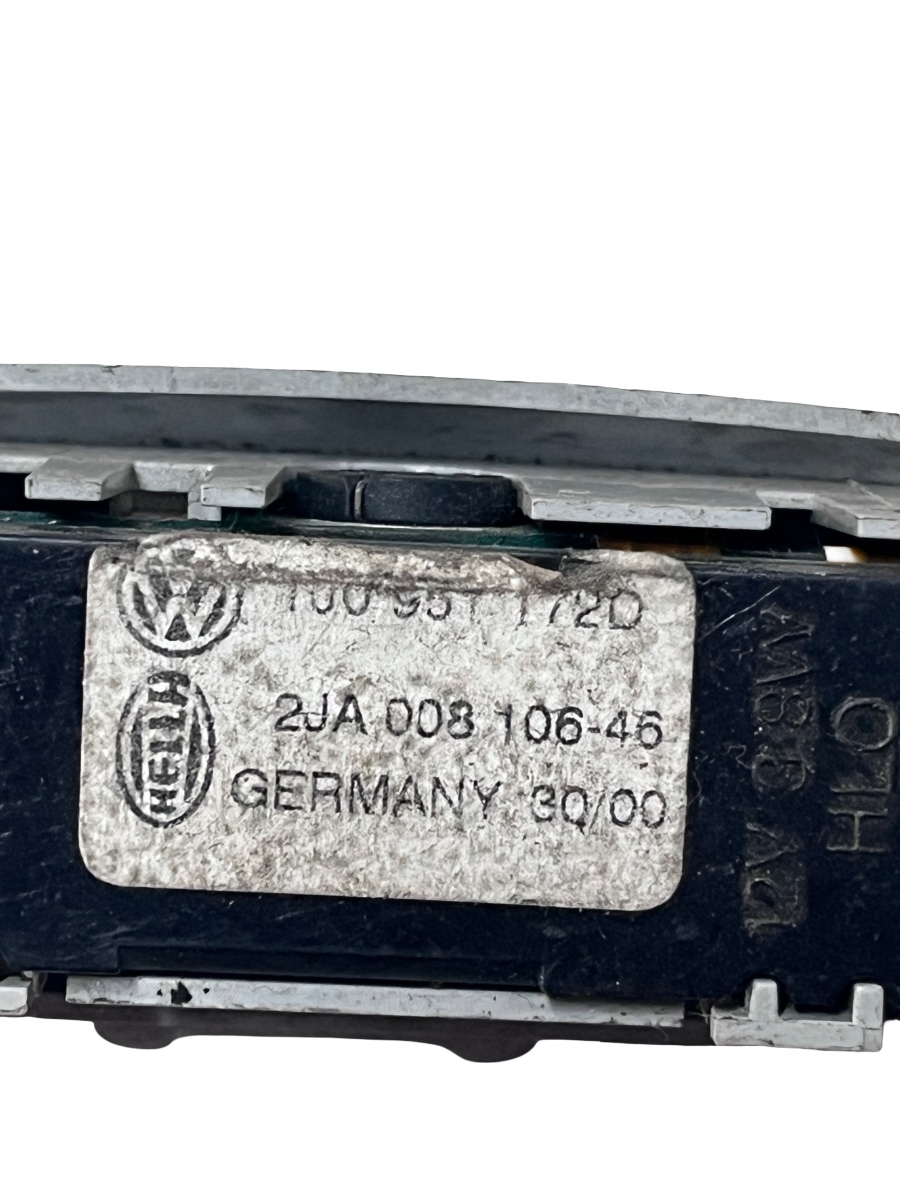 Lampa interioara habitaclu VOLKSWAGEN GOLF IV 1J1 1997 - 2007 2JA00810646 – foto 3