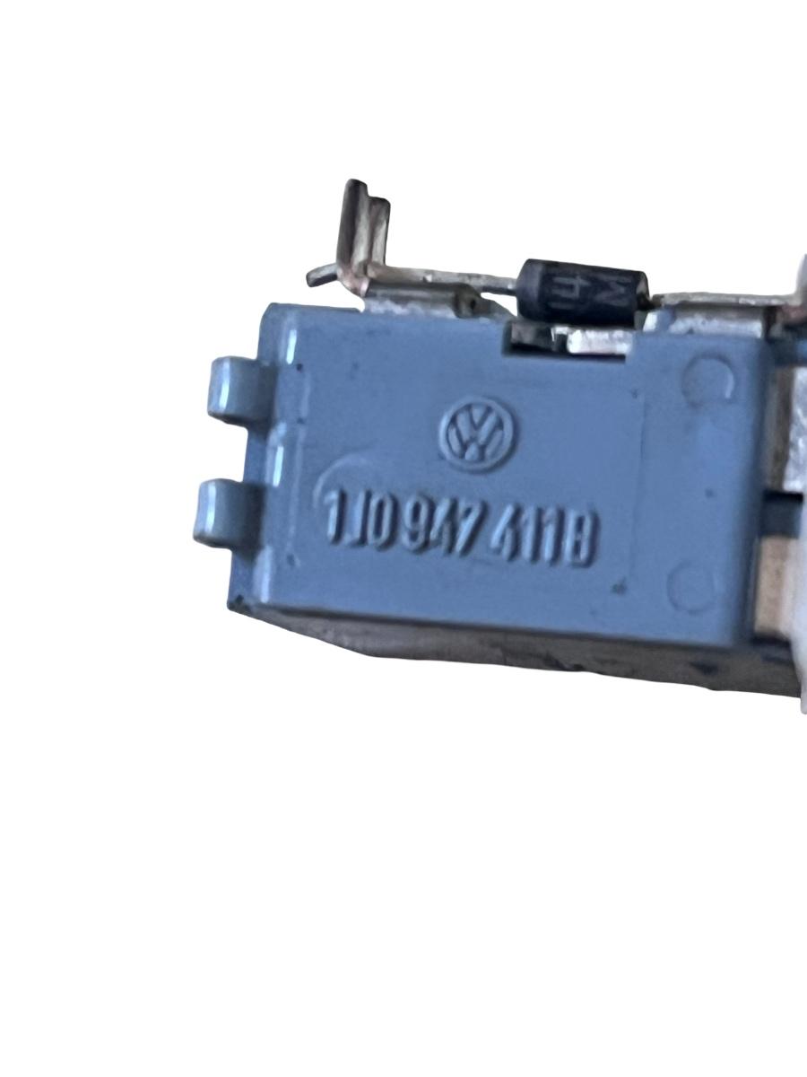 Lampa interioara portiera fata VOLKSWAGEN GOLF IV 1J1 1997 - 2007 1J0947411B – foto 3