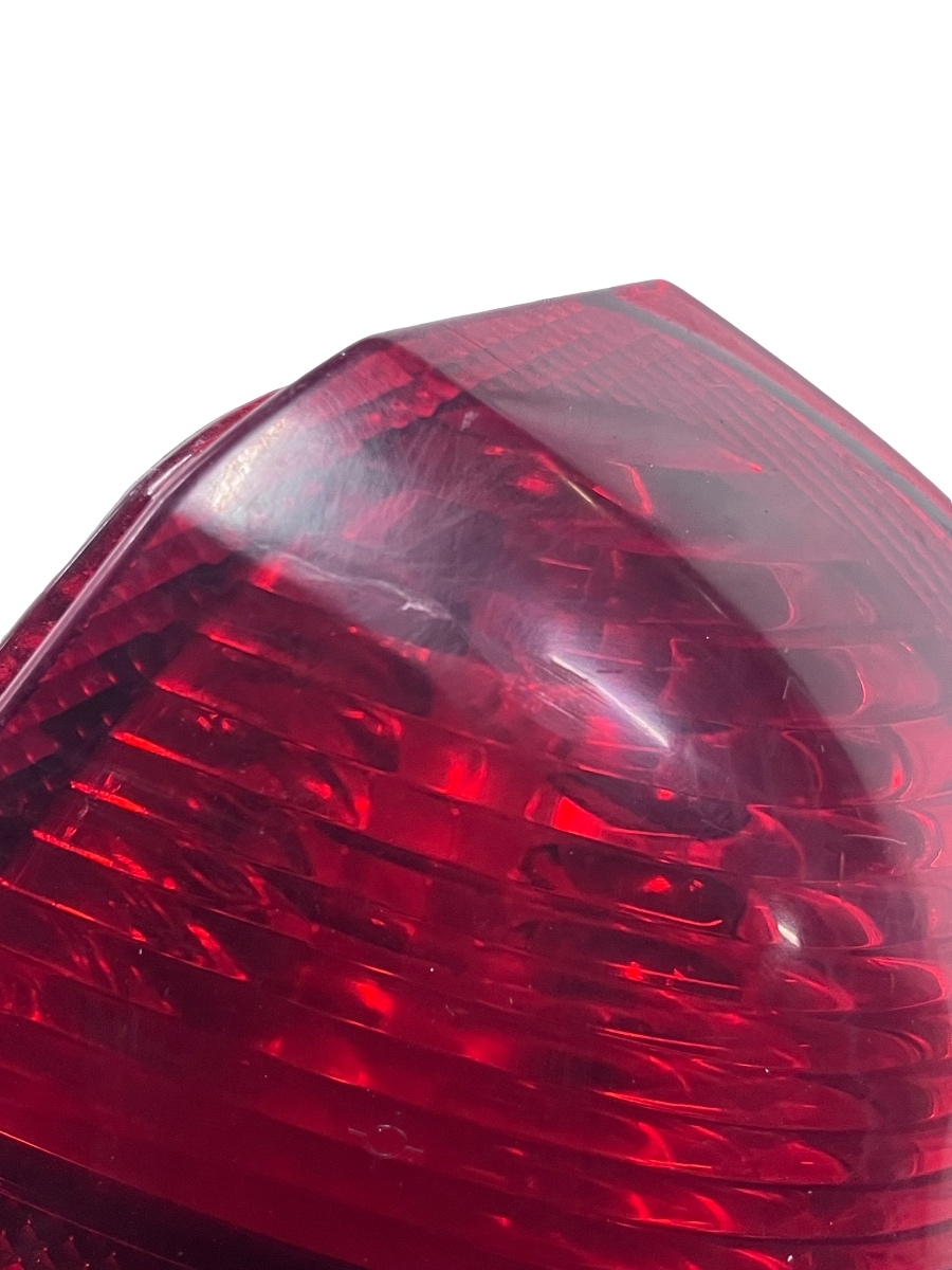 Lampa spate / Stop dreapta spate RENAULT Symbol I [ 1998 - 2008 ] ( fisura mica ) – foto 3