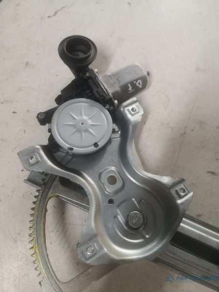Macara geam electric dreapta fata TOYOTA AURIS (_E15_) [ 2006 - 2012 ] OEM 857100d100 – foto 2