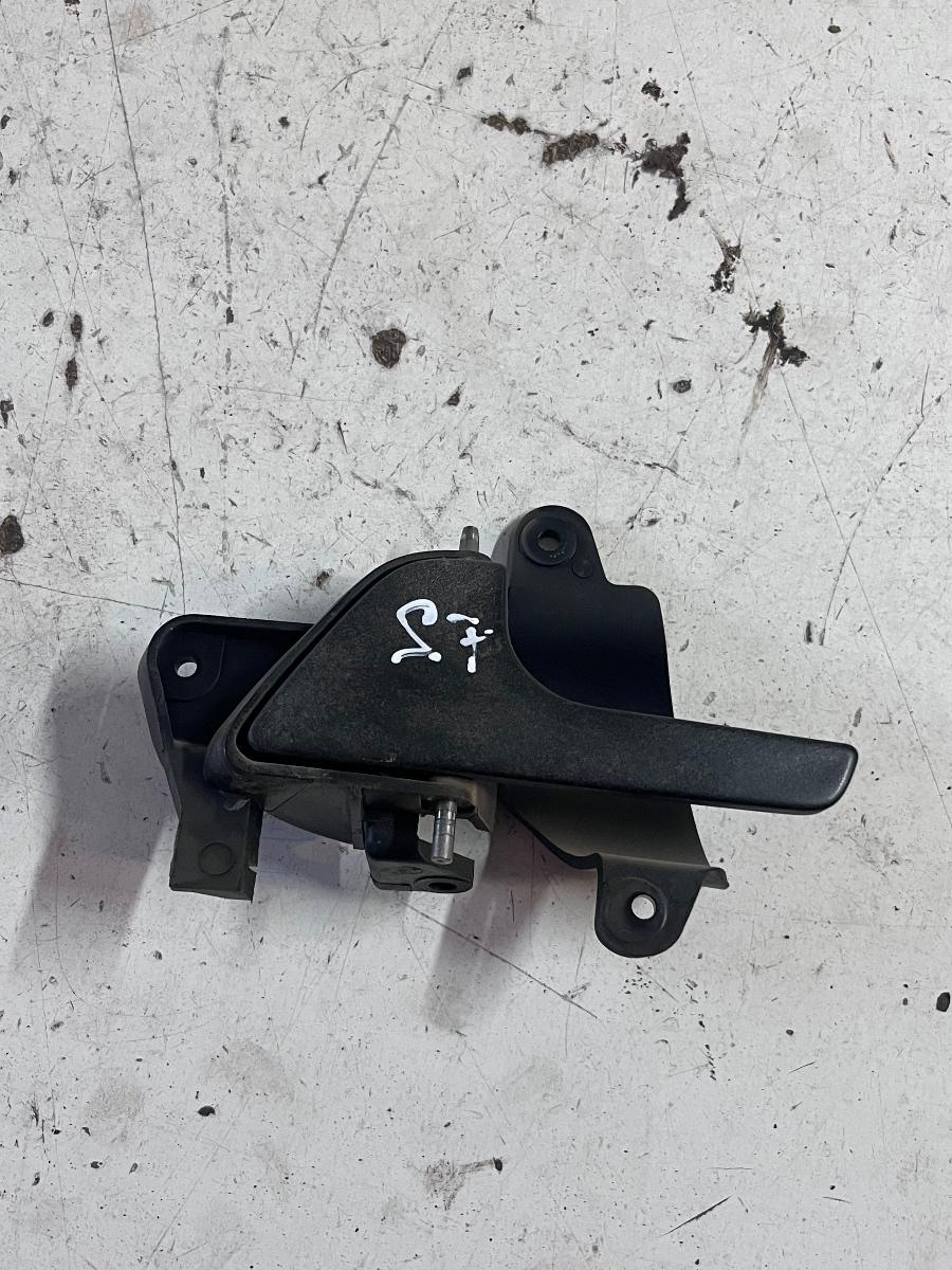 Maner interior portiera stanga fata VOLKSWAGEN TRANSPORTER V Bus 7HB, 7HJ, 7EB, 7EJ, 7EF, 7EG, 7HF, 7H0837617