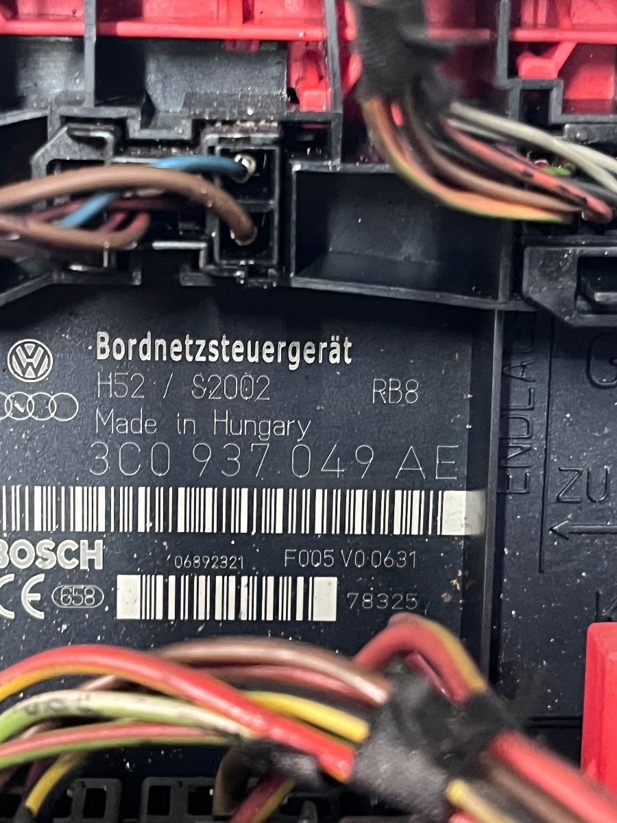 Modul de confort VOLKSWAGEN TOURAN 1T1, 1T2 2003 - 2010 3C0937049 ( Carcasa crapata ) – foto 2