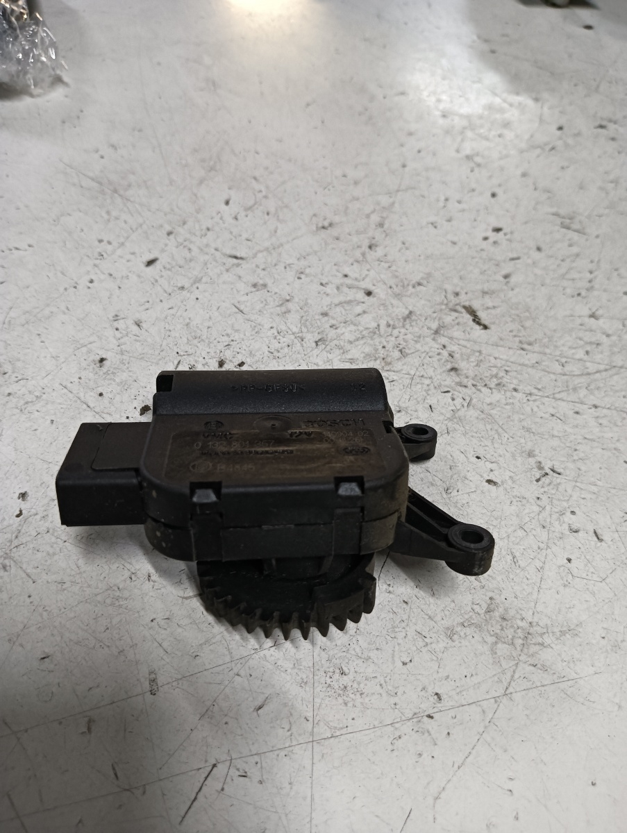 Motoras aeroterma SKODA FABIA (6Y2) [ 1999 - 2008 ] OEM 0132801357 – foto 2