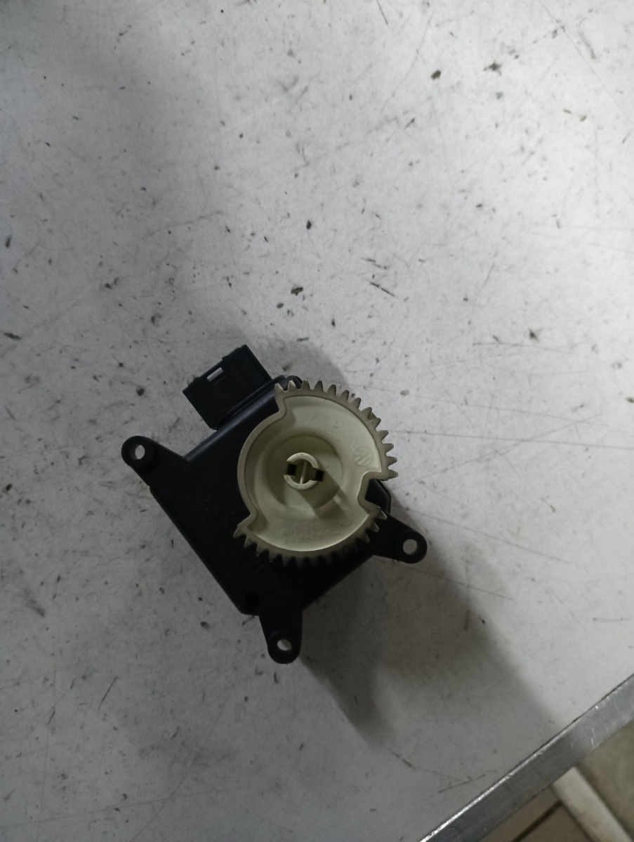 Motoras aeroterma  SKODA FABIA (6Y2) [ 1999 - 2008 ] OEM 309368300ce – foto 2