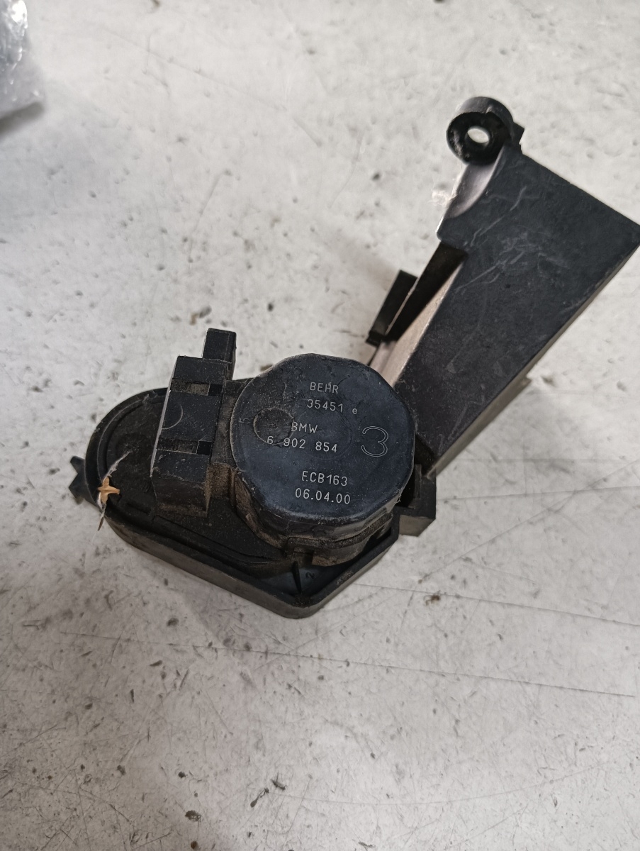 Motoras clapeta aeroterma BMW 3 IV (E46) [ 1998 - 2005 ] OEM 6902854 – foto 2