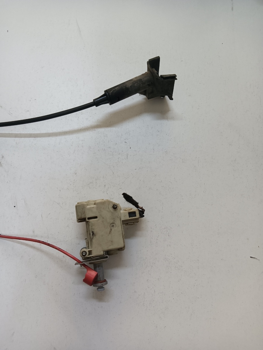 Motoras deschidere rezervor  AUDI A8 II 4E2, 4E8 2002 - 2010 – foto 2