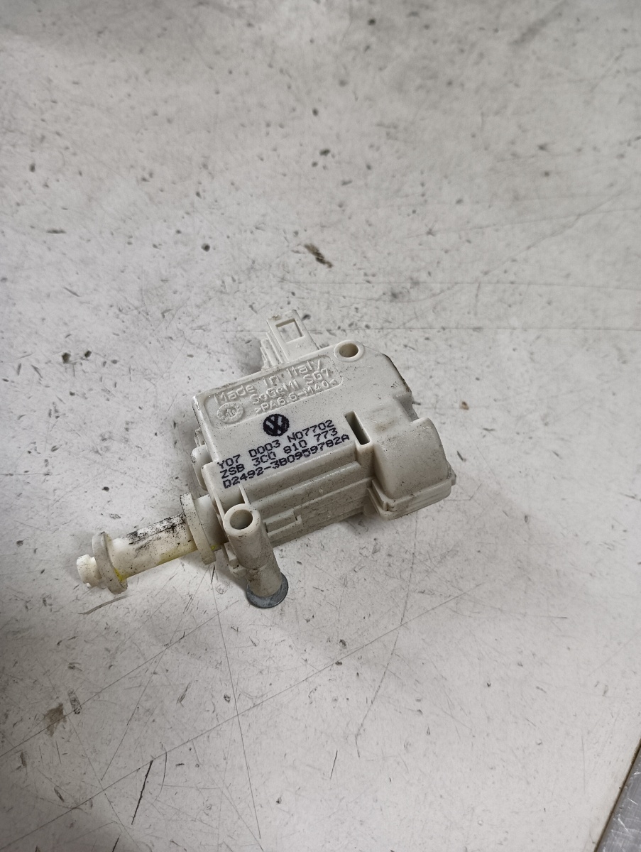 Motoras deschidere rezervor  VOLKSWAGEN PASSAT (3C2) [ 2005 - 2010 ] OEM 3c0810773 – foto 2