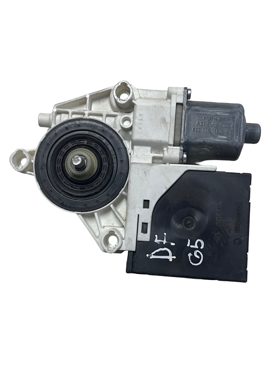 Motoras geam dreapta fata VOLKSWAGEN GOLF V Variant 1K5 2007 - 2009 1K5837402AJ