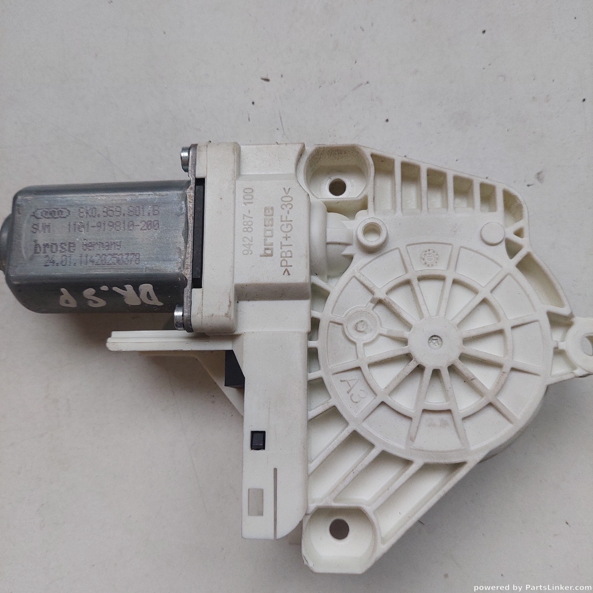 Motoras geam  dreapta spate VOLKSWAGEN TOUAREG (7P5, 7P6) [ 2010 - 2018 ] OEM 942887100