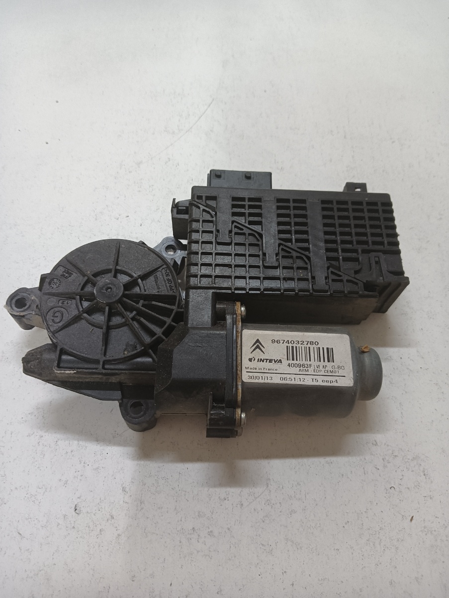 Motoras geam pivotant dreapta fata CITROËN C4 Picasso I UD_ 2006 - 2013 9674032780 – foto 2