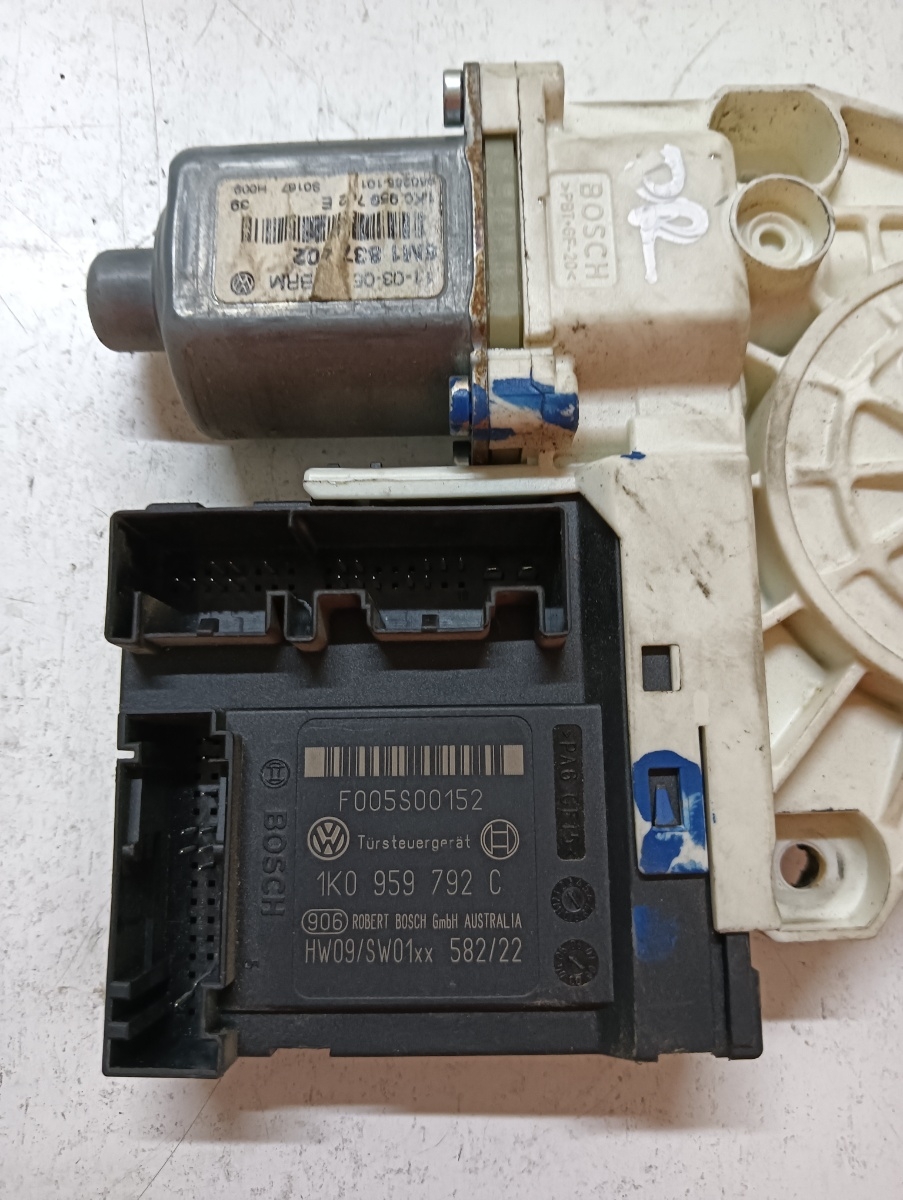 Motoras geam pivotant dreapta fata VOLKSWAGEN GOLF V 1K1 2003 - 2009 1k0959792c – foto 2