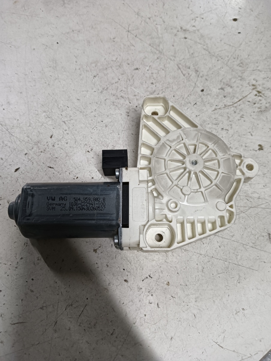 Motoras geam pivotant dreapta fata VOLKSWAGEN PASSAT 3G2 2014 - > 5q4959802b – foto 2