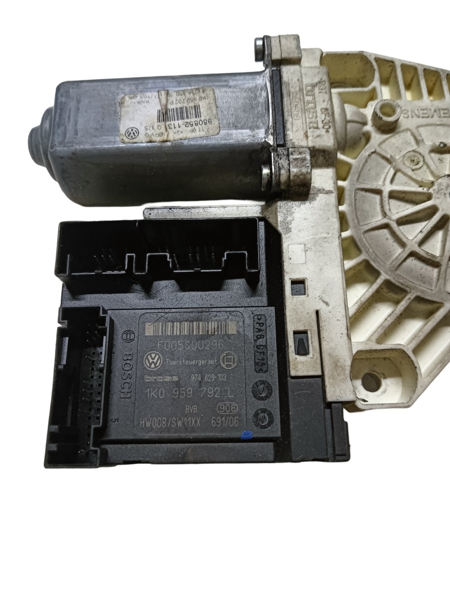 Motoras geam pivotant dreapta fata VOLKSWAGEN PASSAT Variant 3C5 2005 - 2011, VOLKSWAGEN PASSAT 3C2 2005 - 2010 980852114 1k0959792l – foto 2