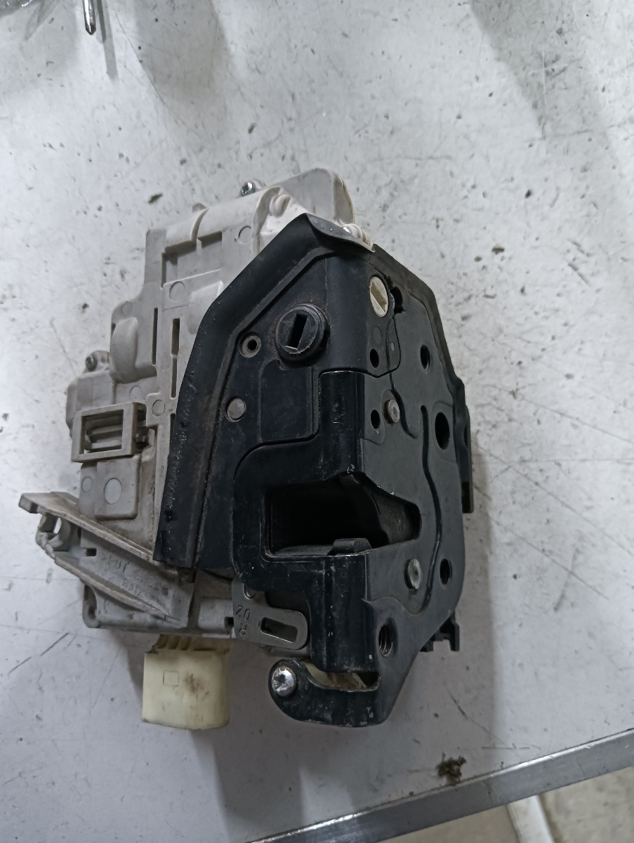 Motoras geam pivotant dreapta spate VOLKSWAGEN PASSAT Estate (3B5) [ 1997 - 2001 ] – foto 2