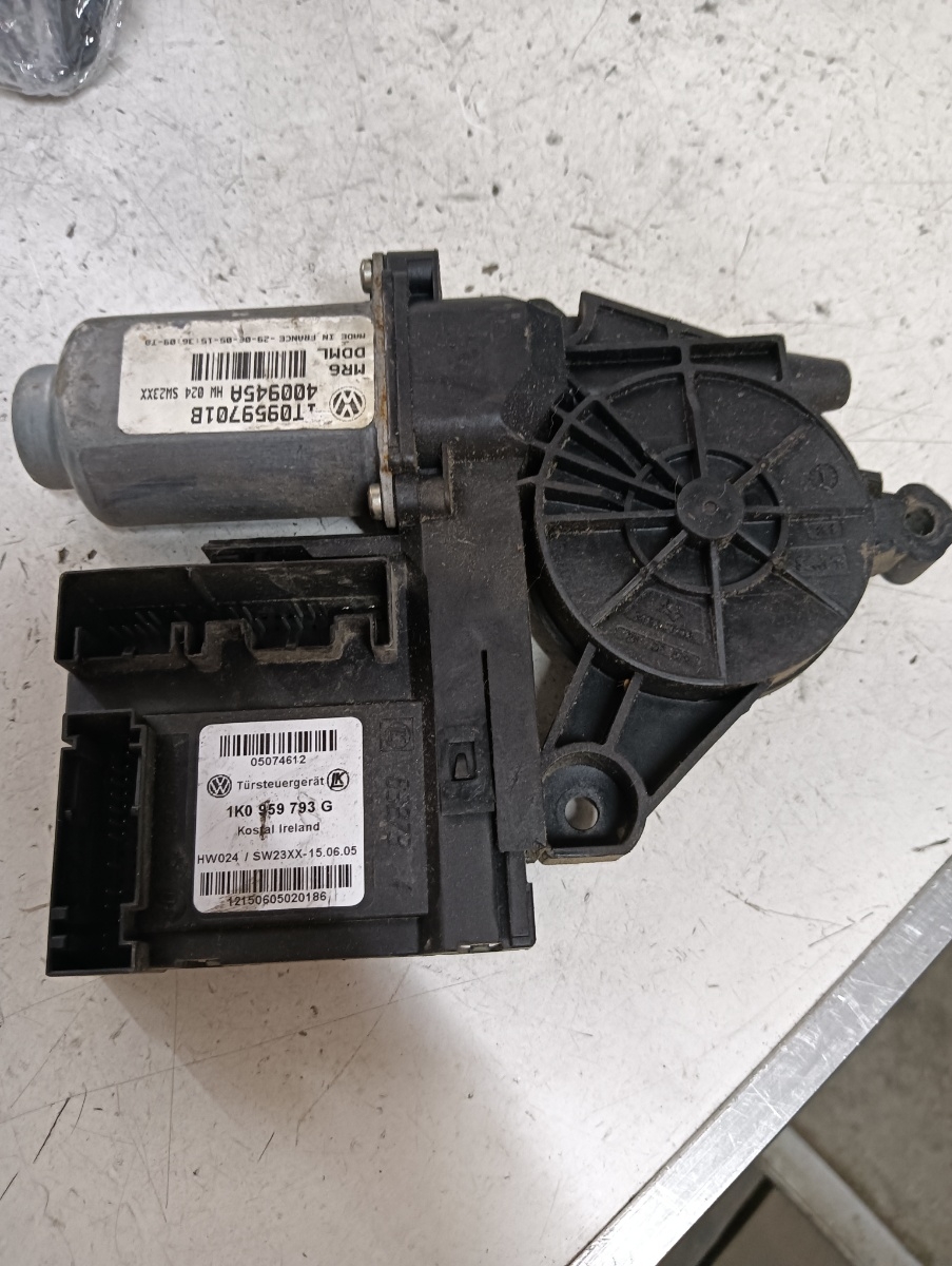 Motoras geam pivotant stanga fata SKODA OCTAVIA II Combi (1Z5) [ 2004 - 2013 ] OEM 1k0959793g