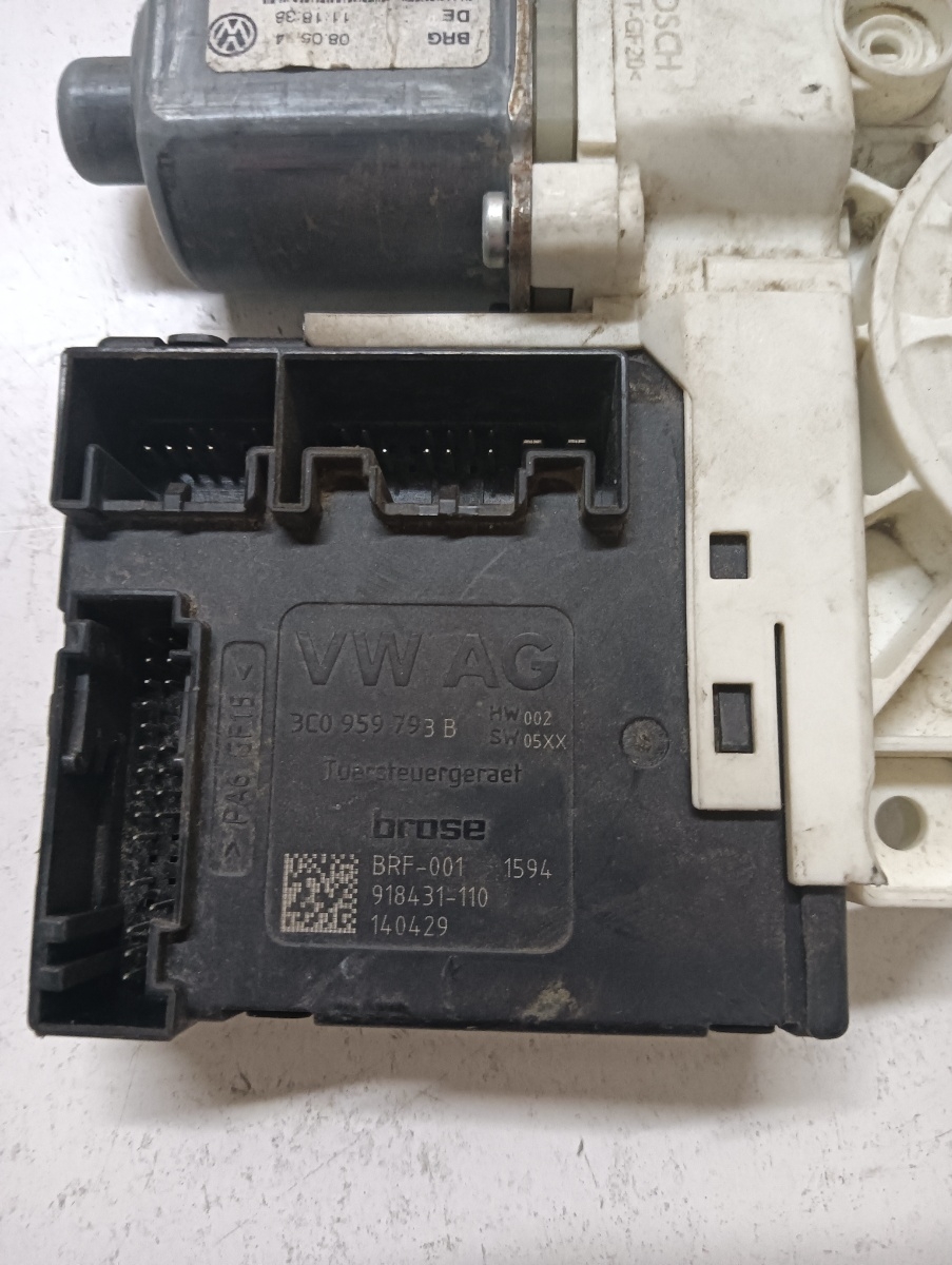 Motoras geam pivotant stanga fata VOLKSWAGEN TIGUAN 5N_ 2007 - > 3c0959793b – foto 2