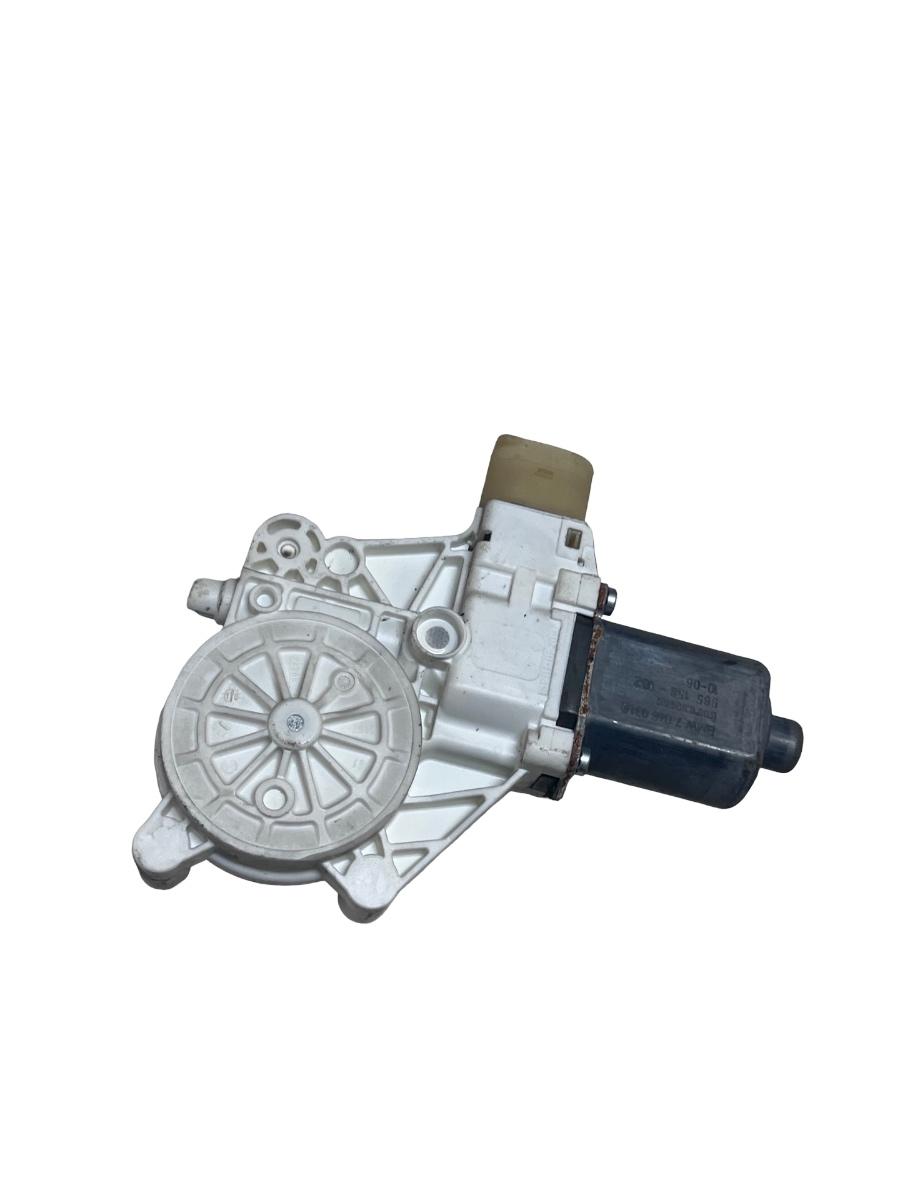 Motoras geam stanga fata BMW 7 V F01, F02, F03, F04 2008 - 2015 70460310
