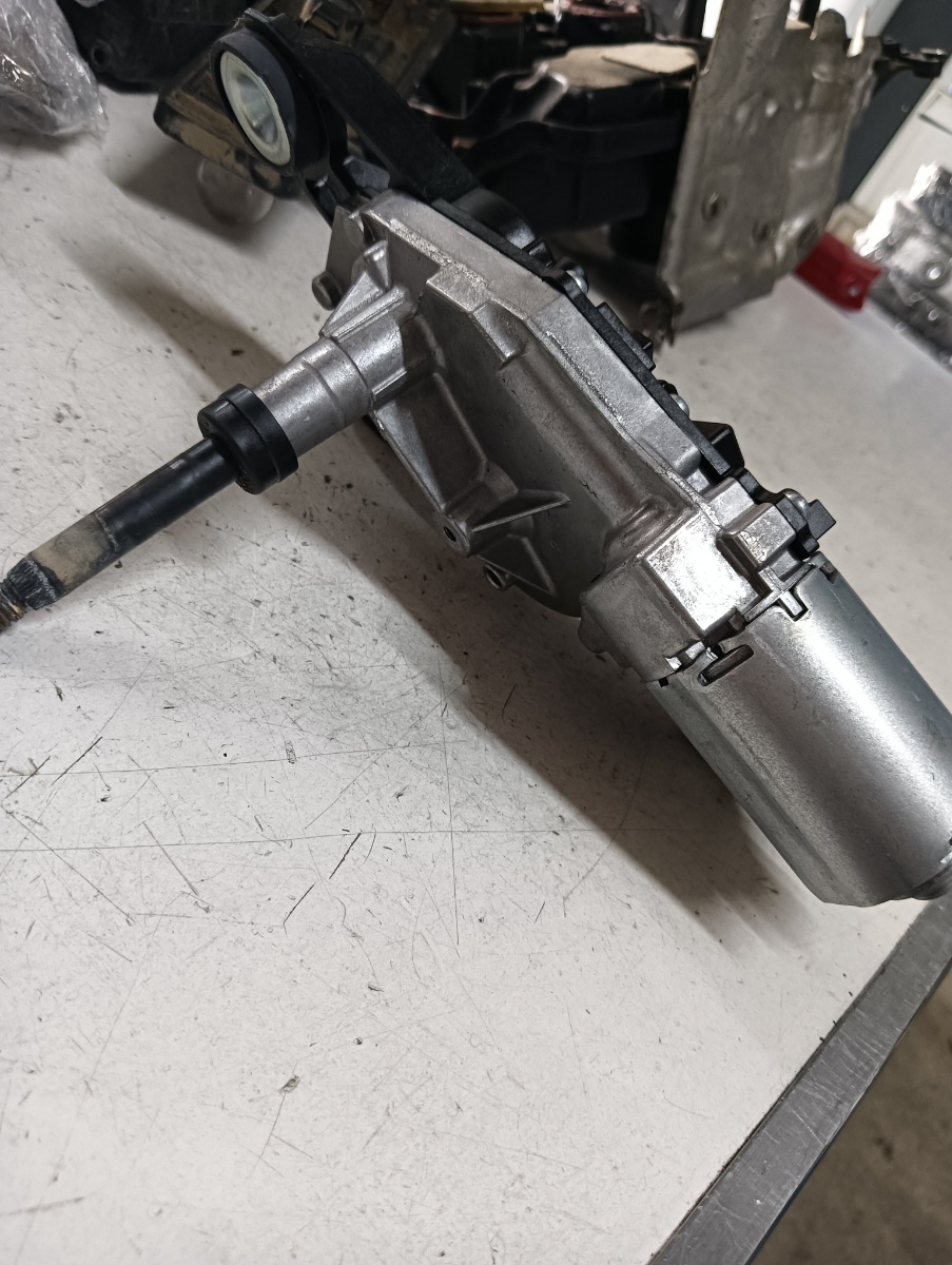 Motoras haion  FORD FIESTA VII [ 2017 - > ] OEM 8a61a17k441ae – foto 2