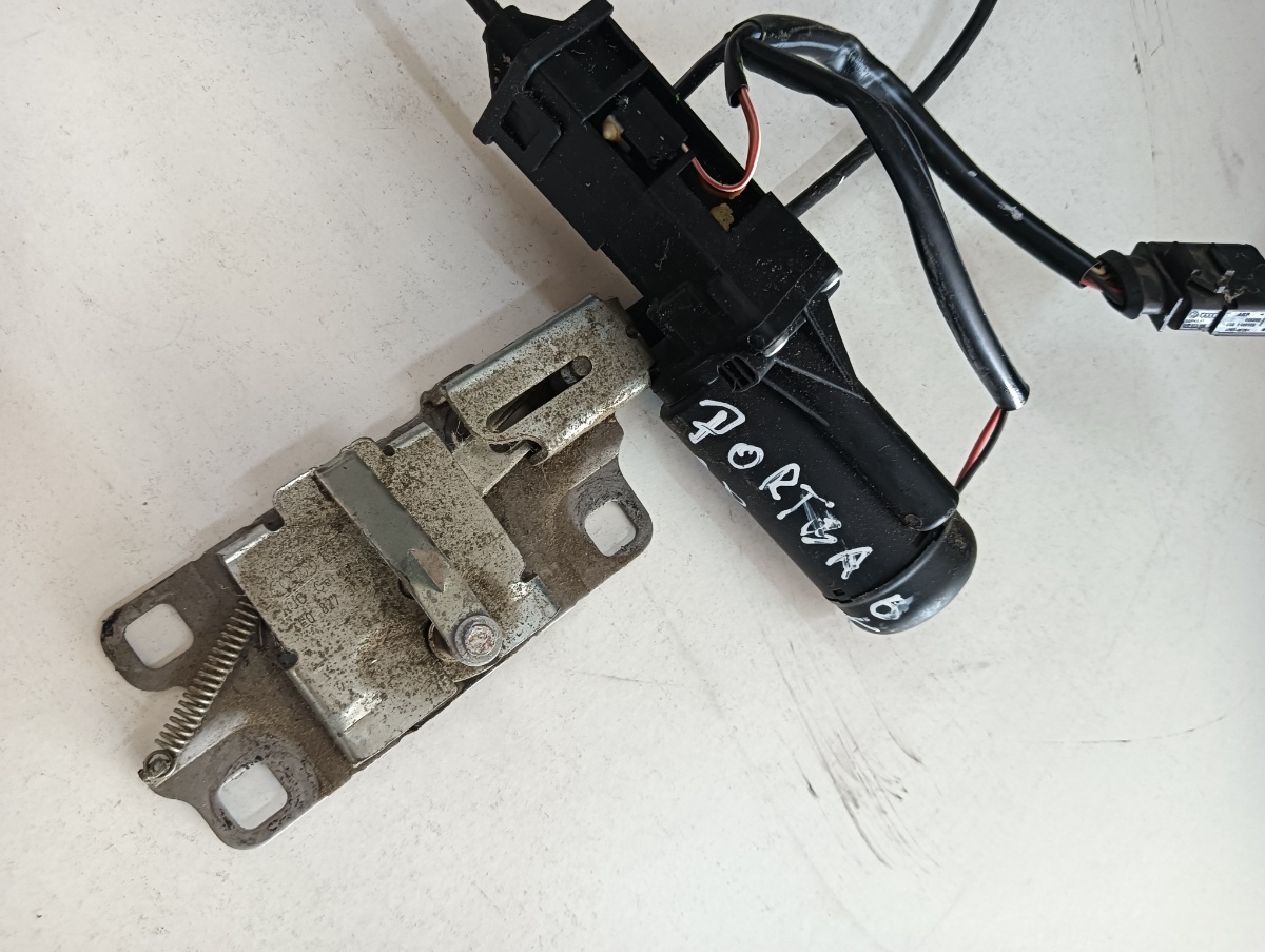 Motoras incuietoare portbagaj  AUDI A8 II 4E2, 4E8 2002 - 2010 – foto 2