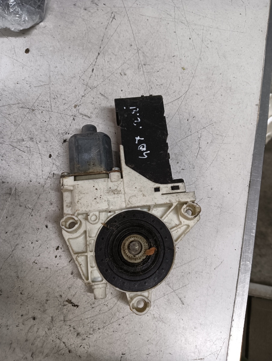 Motoras macara geam dreapta fata PEUGEOT 407 (6D_) [ 2004 - > ] OEM 1137328127 – foto 2