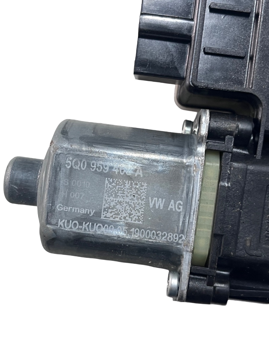 Motoras macara geam dreapta spate VOLKSWAGEN Tiguan II Facelift [ 2020 - 2024 ] 5Q0959409A – foto 4