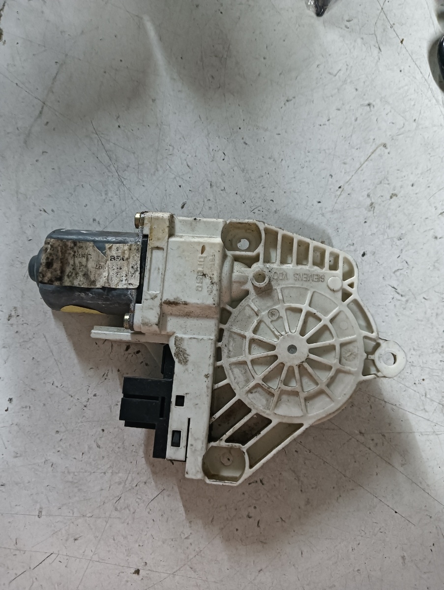 Motoras macara geam stanga spate AUDI A6/S6 III Saloon (4F2, C6) [ 2004 - 2011 ] OEM 997005101