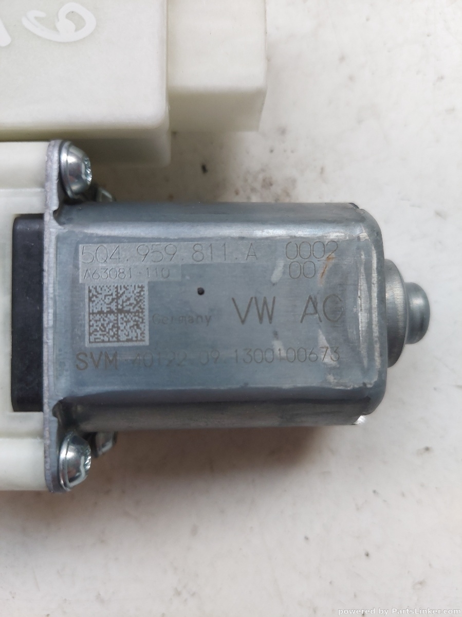 Motoras macara geam stanga spate VOLKSWAGEN GOLF VII (5G1, BE1) [ 2012 - > ], VOLKSWAGEN GOLF VAN VII Variant (BA5) [ 2013 - 2017 ] OEM 5q4959811a – foto 2