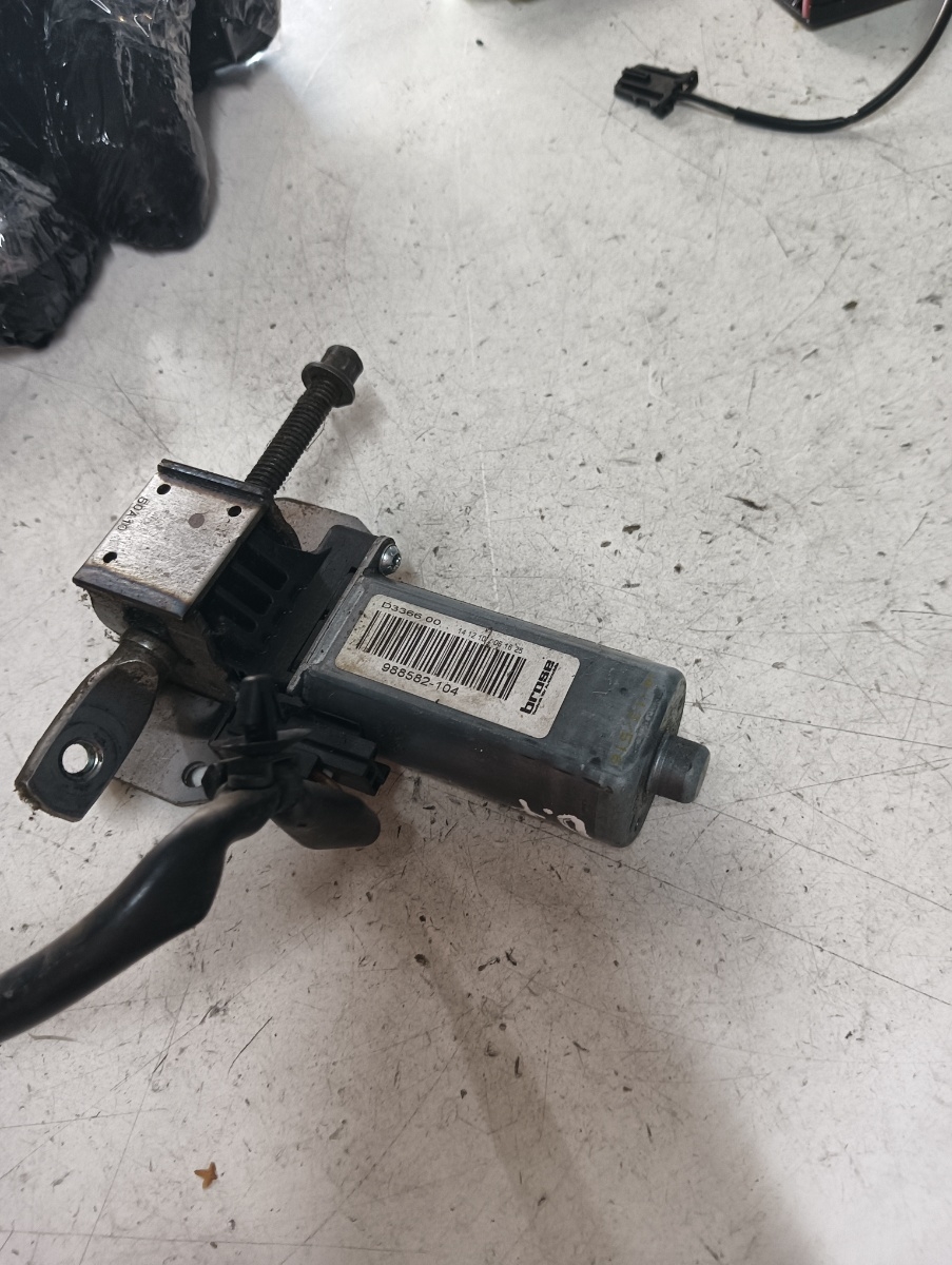 Motoras scaun dreapta fata AUDI A8 III (4H2, 4H8, 4HC, 4HL) [ 2009 - 2018 ] OEM 988582104 – foto 2