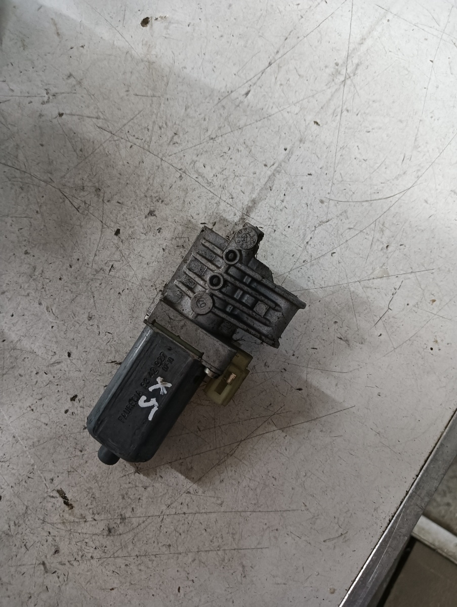 Motoras scaun dreapta fata BMW X5 II (E70) [ 2006 - 2013 ] OEM 8342927 – foto 2