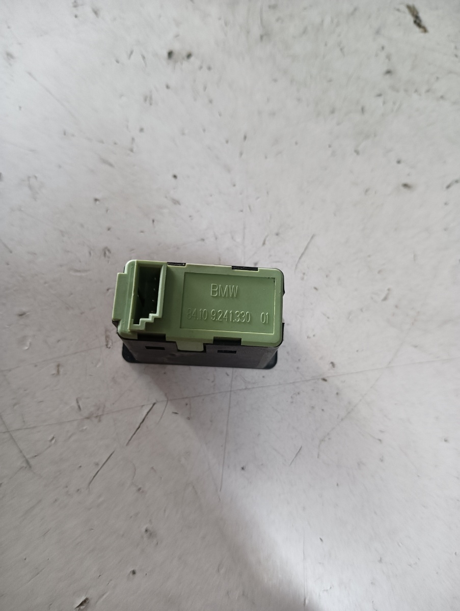 Mufa auxiliara  BMW X1 I (E84) [ 2009 - 2015 ] OEM 9241330 – foto 2