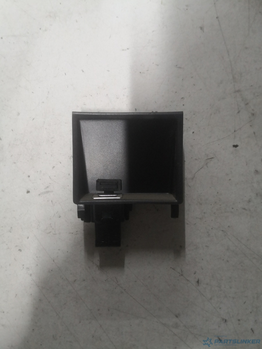 Mufa usb VOLVO V40 (525) [ 2013 - 2015 ] OEM 31306768