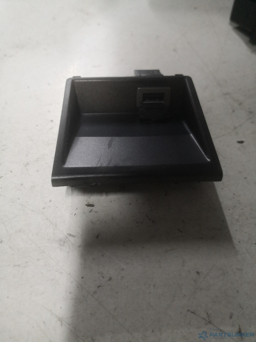 Mufa usb VOLVO V40 (525) [ 2013 - 2015 ] OEM 31306768 – foto 2