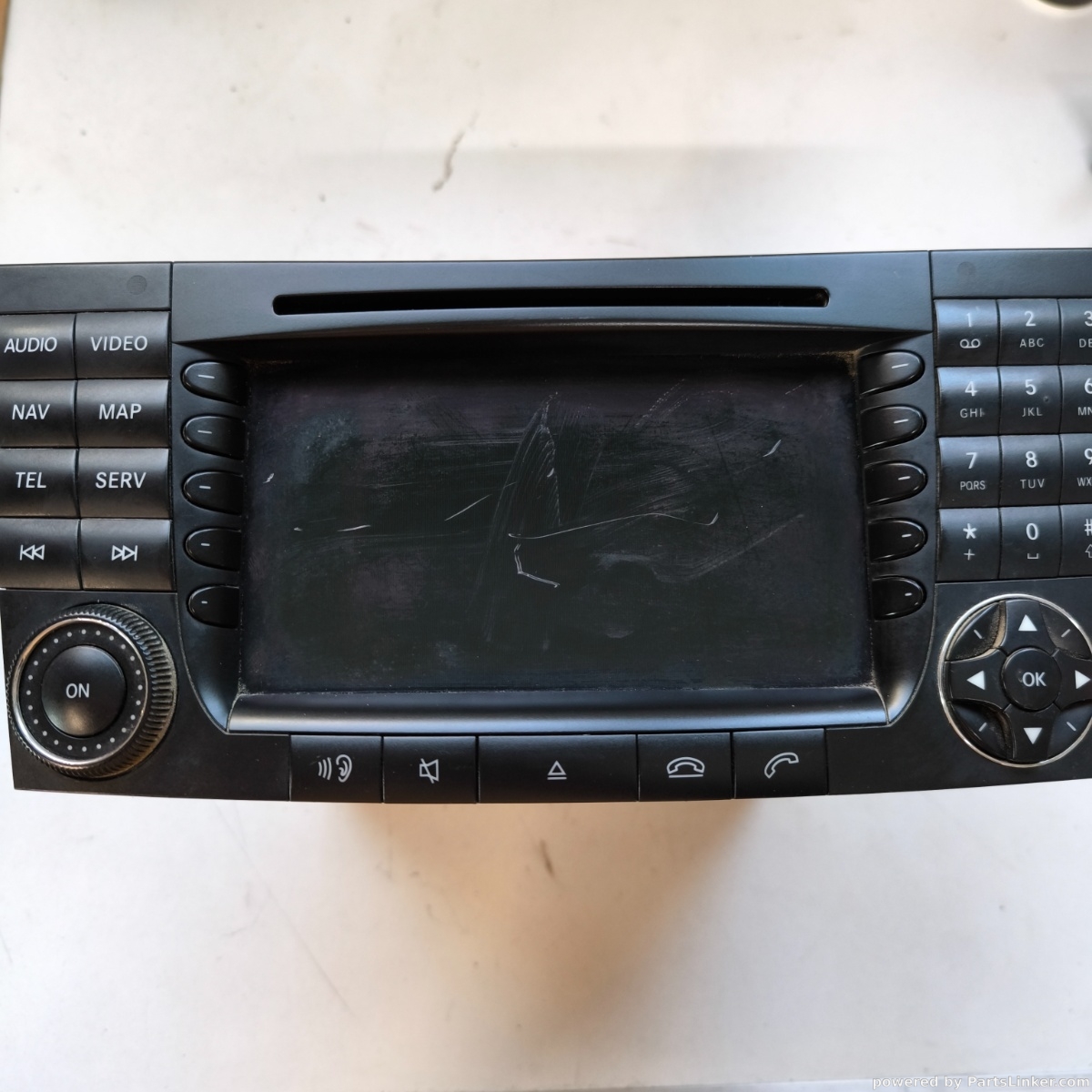 Navigatie MERCEDES-BENZ E-CLASS W211 2002 - 2009 A2118203297001 DISPLAYUL ESTE ZGARIAT