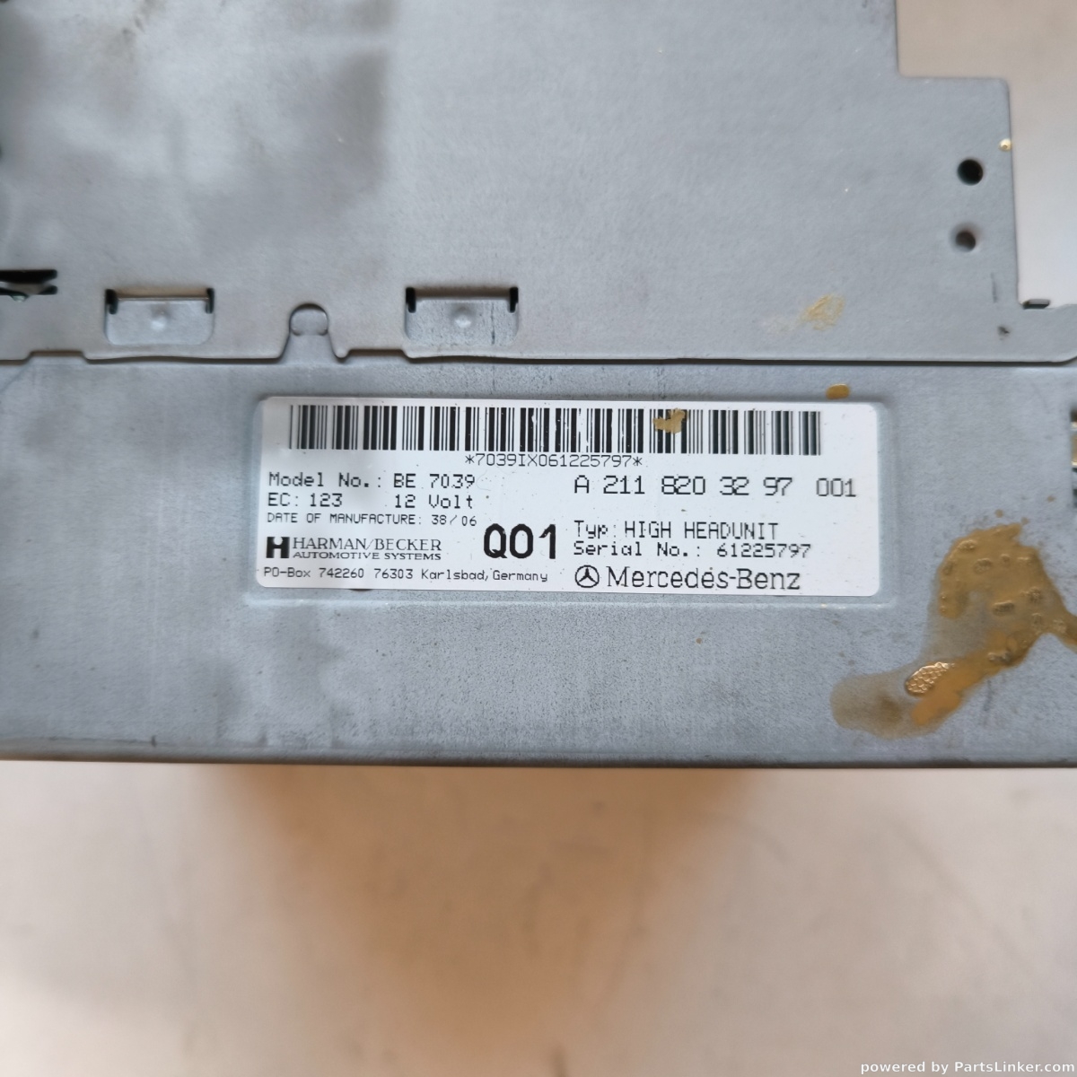 Navigatie MERCEDES-BENZ E-CLASS W211 2002 - 2009 A2118203297001 DISPLAYUL ESTE ZGARIAT – foto 2