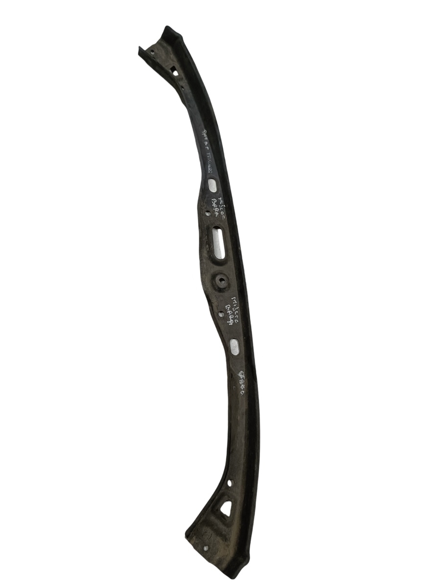 Ornament bara intre faruri  TOYOTA LAND CRUISER 150 TRJ15_, KDJ15_, GRJ15_, GDJ15_ 2009 - > 3.0 TDi 1KD-FTV – foto 2