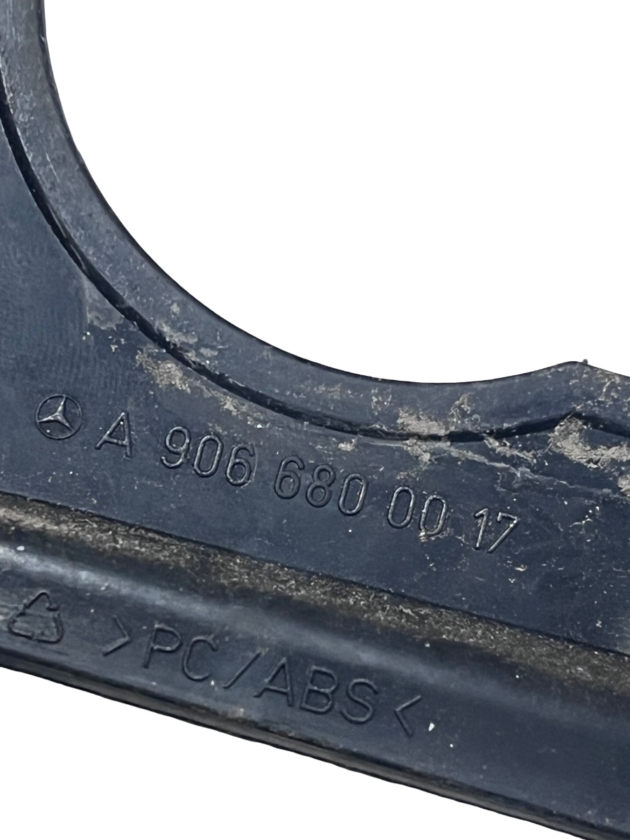 Ornament central panou de bord MERCEDES-BENZ SPRINTER 3,5-t Platform/Chassis 906 2006 -> A9066800017 – foto 3