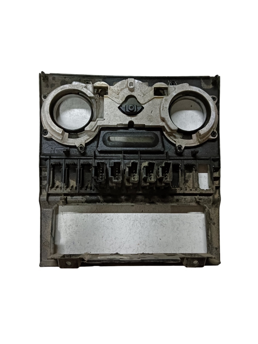 Ornament consola centrala /buton avarie/asr IVECO DAILY IV Box Body / Estate 2006 - 2012 – foto 2