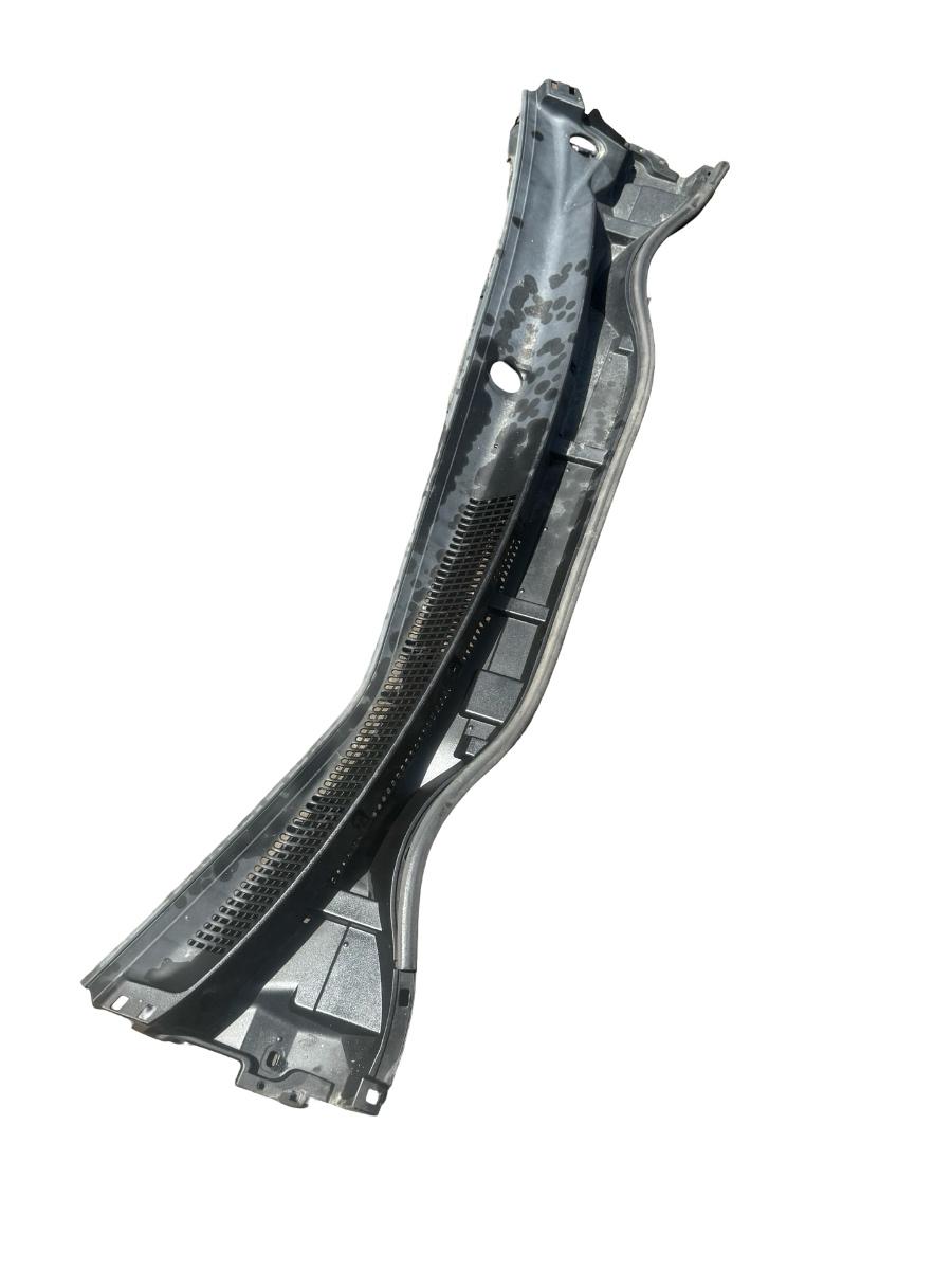 Ornament/grila parbriz TOYOTA AURIS ZWE18_, NZE18_, ZRE18_ 2012 -> 55708-02470