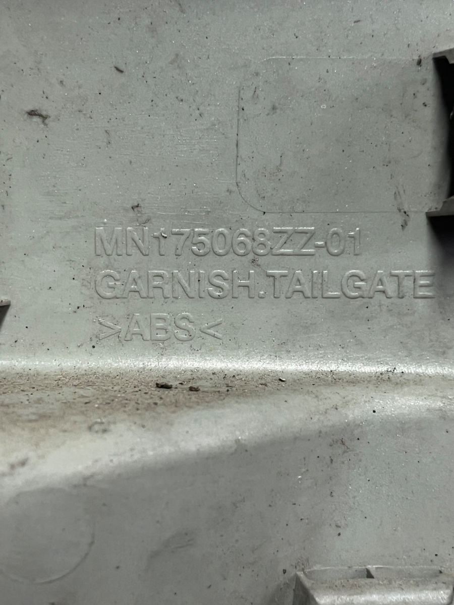 Ornament haion MITSUBISHI OUTLANDER I CU_W 2001 - 2008 MN175068 – foto 3