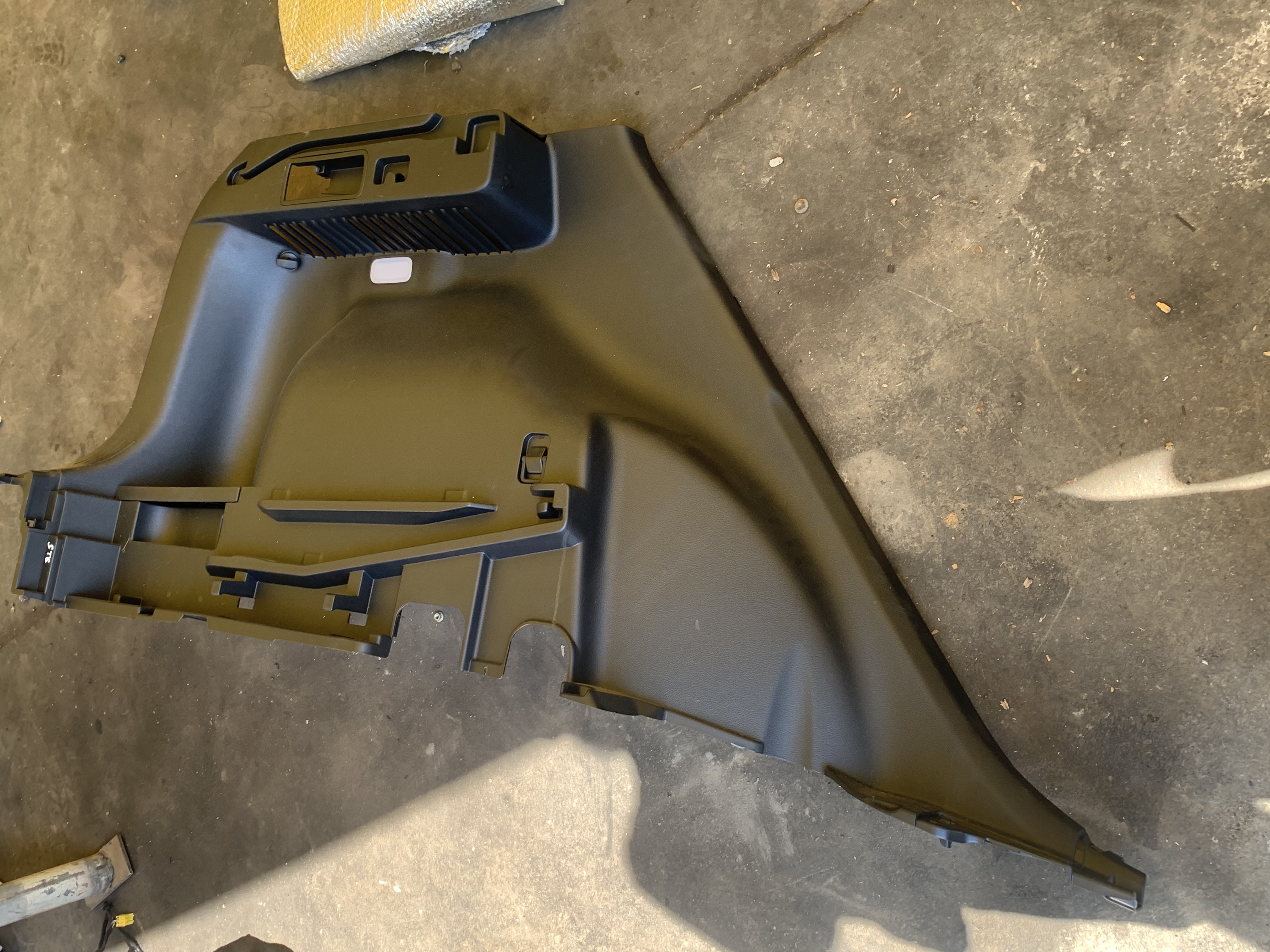 Ornament Lateral Portbagaj stânga KIA Sportage 5 2021–2025 - cod: 85730-R2300