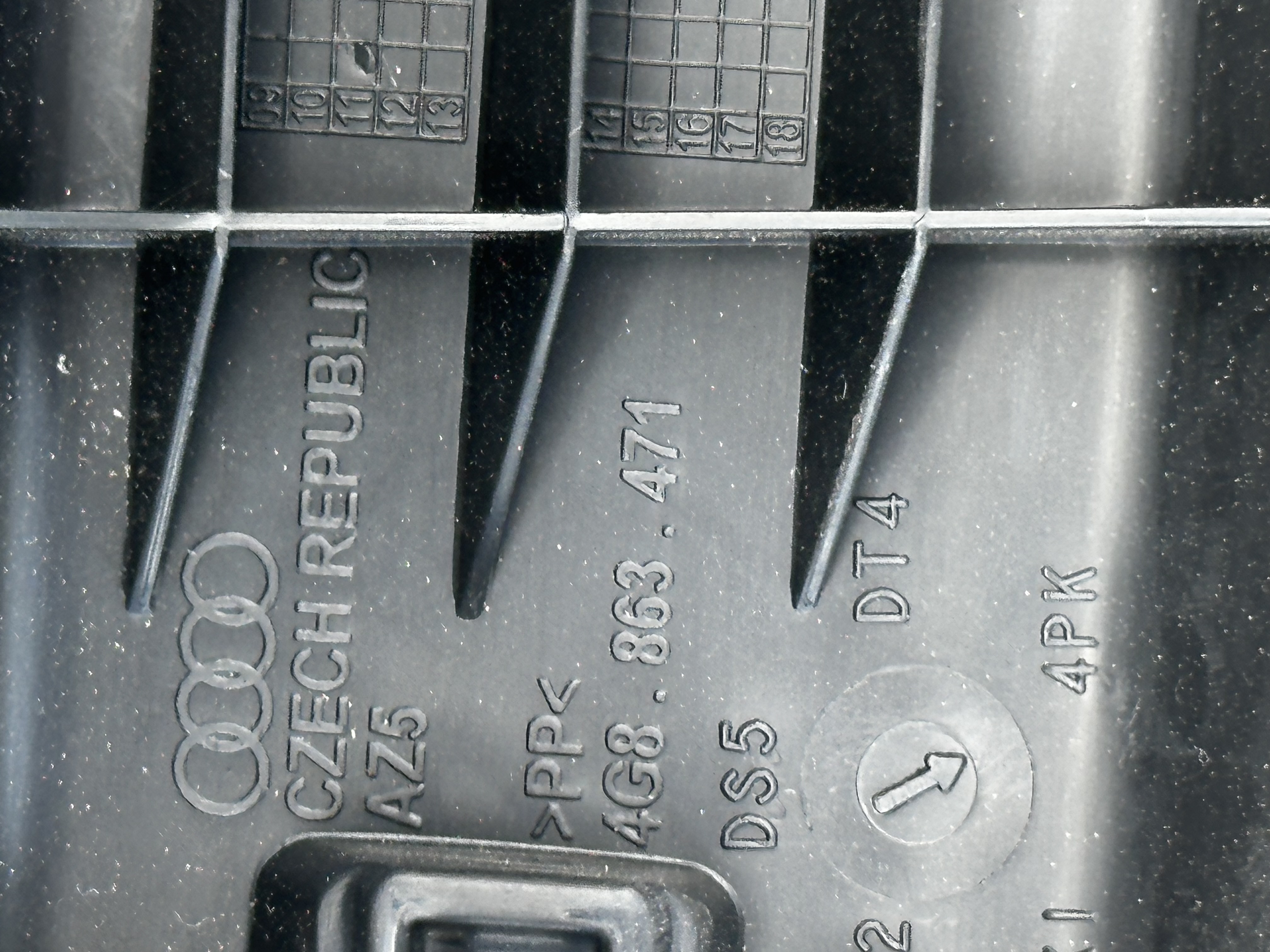 Ornament Portbagaj Audi A7 Sportback 2010–2018 - cod: 4G8863471 – foto 2
