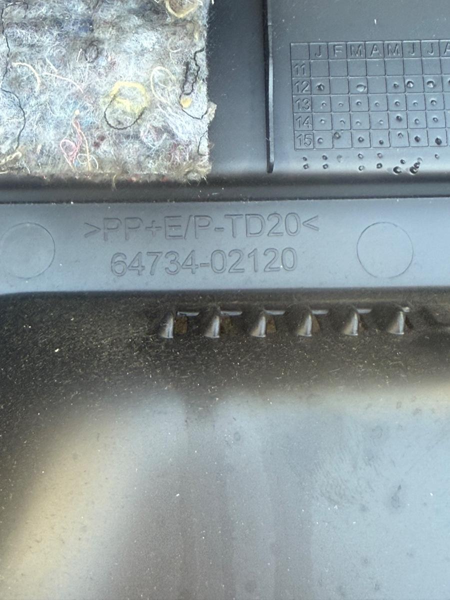 Ornament portbagaj stanga spate TOYOTA AURIS ZWE18_, NZE18_, ZRE18_ 2012 -> 64734-02120 – foto 2