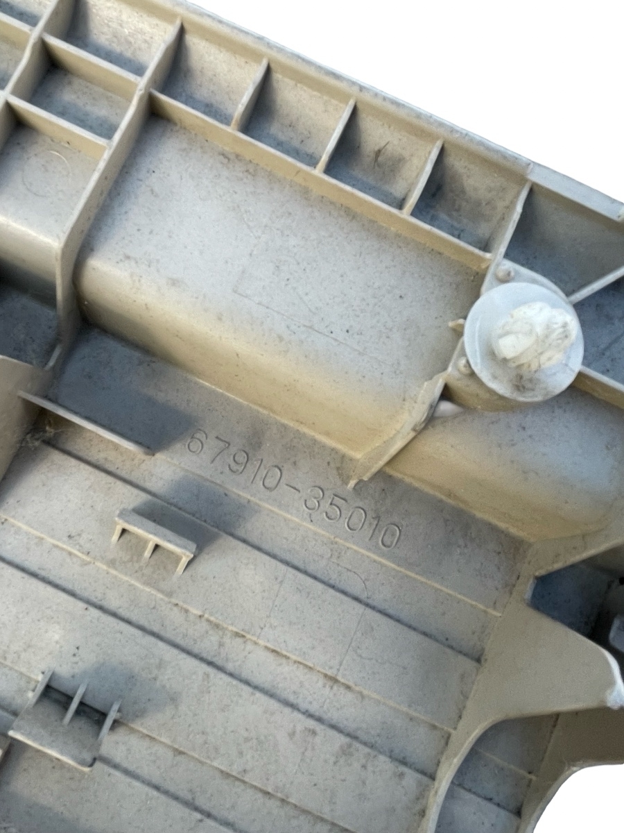 Ornament treapta interioara spate stanga TOYOTA LAND CRUISER 150 TRJ15_, KDJ15_, GRJ15_, GDJ15_ 2009 -> 67910-60040 – foto 3