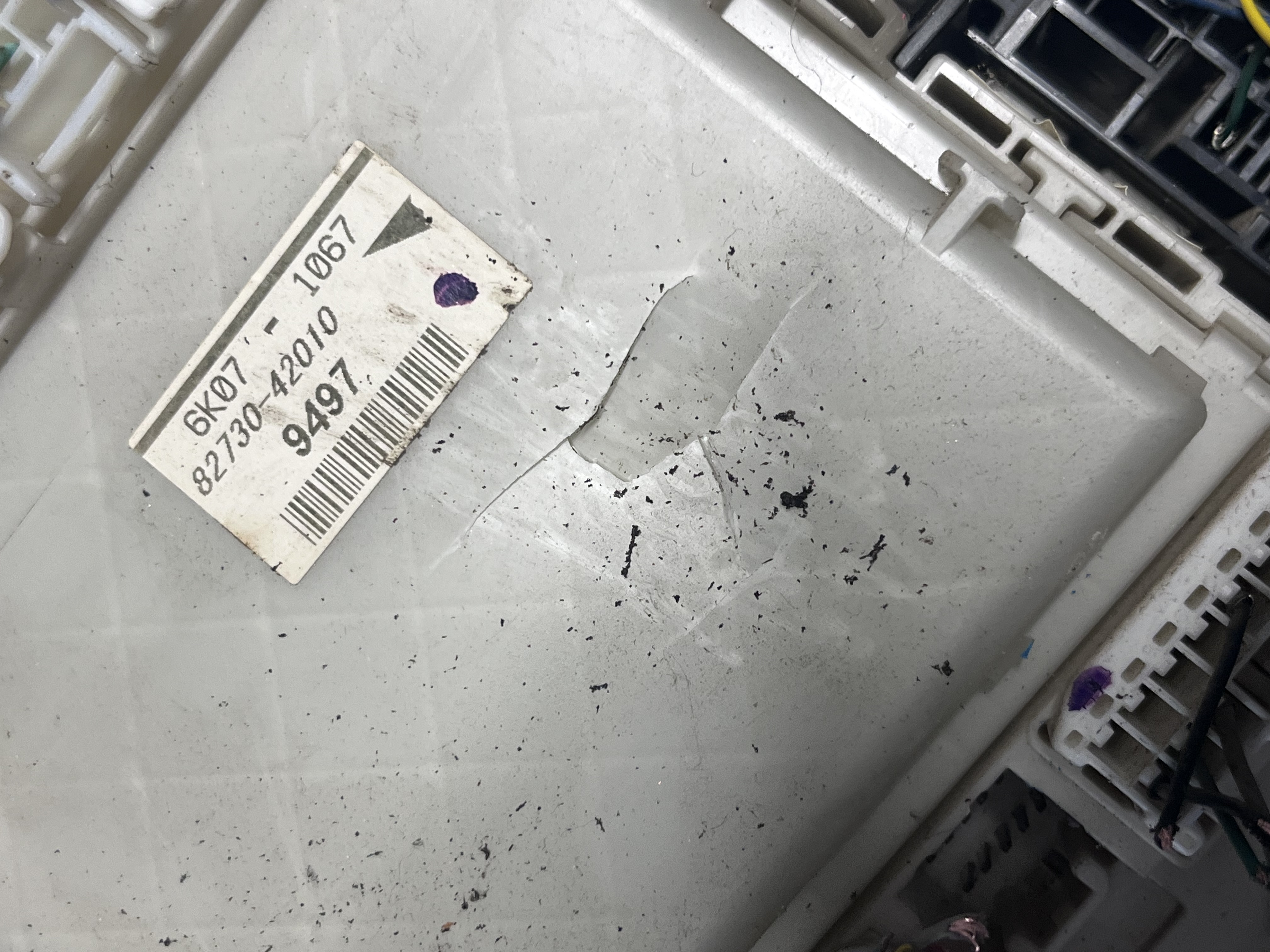 Panou Sigurante Toyota RAV4 2005–2012 - cod: 82730-42010 CARCASA DIN SPATE FISURATA ! – foto 4