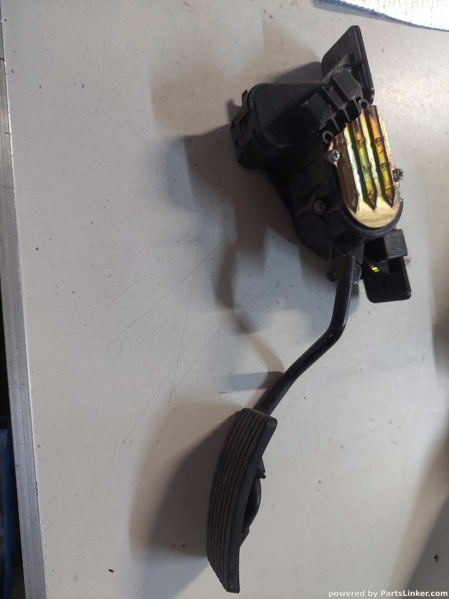 Pedala acceleratie stanga fata MITSUBISHI GRANDIS (NA_W) [ 2003 - 2011 ] OEM 4y24 – foto 2