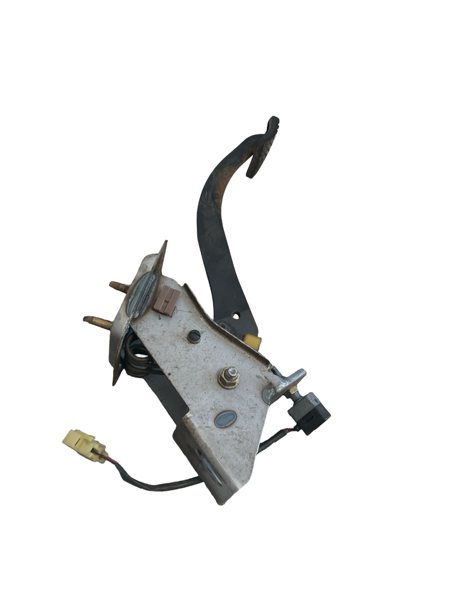 Pedala de ambreiaj + senzor  HYUNDAI ELANTRA Estate 1998 - 2002 2.0 D4EA 82KW 93840-38006