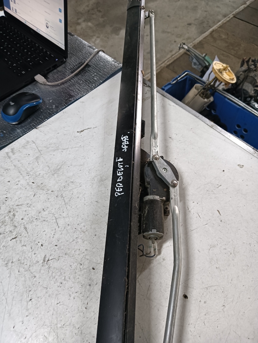 Perdeluta spate spate BMW 7 V (F01, F02, F03, F04) [ 2008 - 2015 ] – foto 2